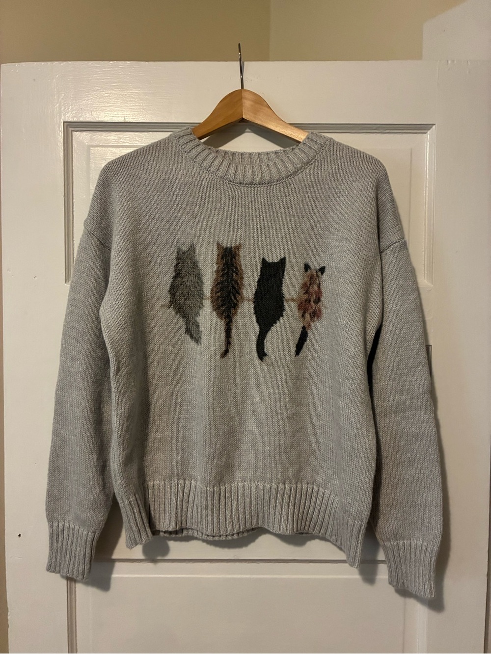 Gray Cat-Back Knit Sweater - Women's Crewneck
